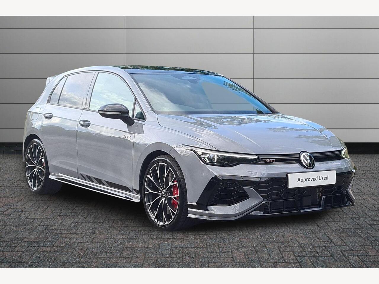 Main listing image - Volkswagen Golf
