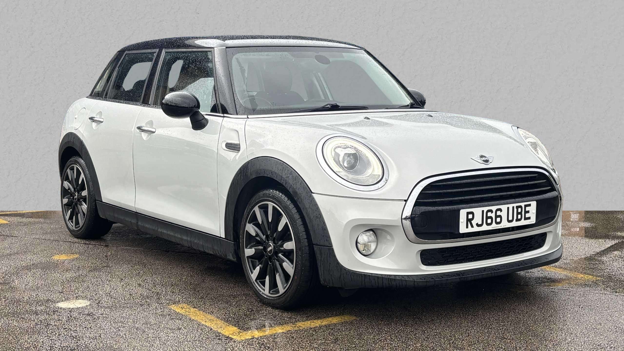 Main listing image - MINI Hatchback 5dr
