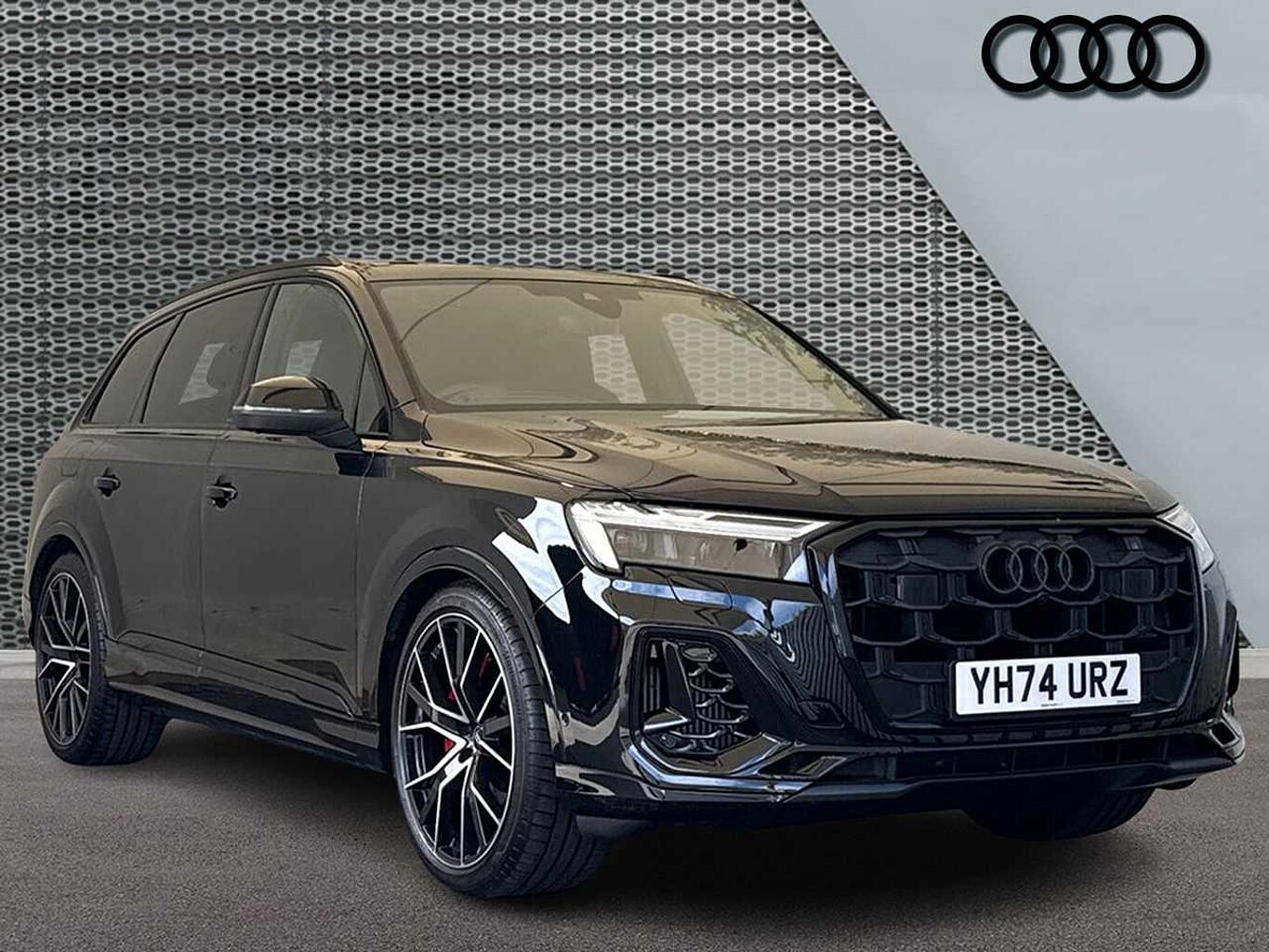 Main listing image - Audi Q7