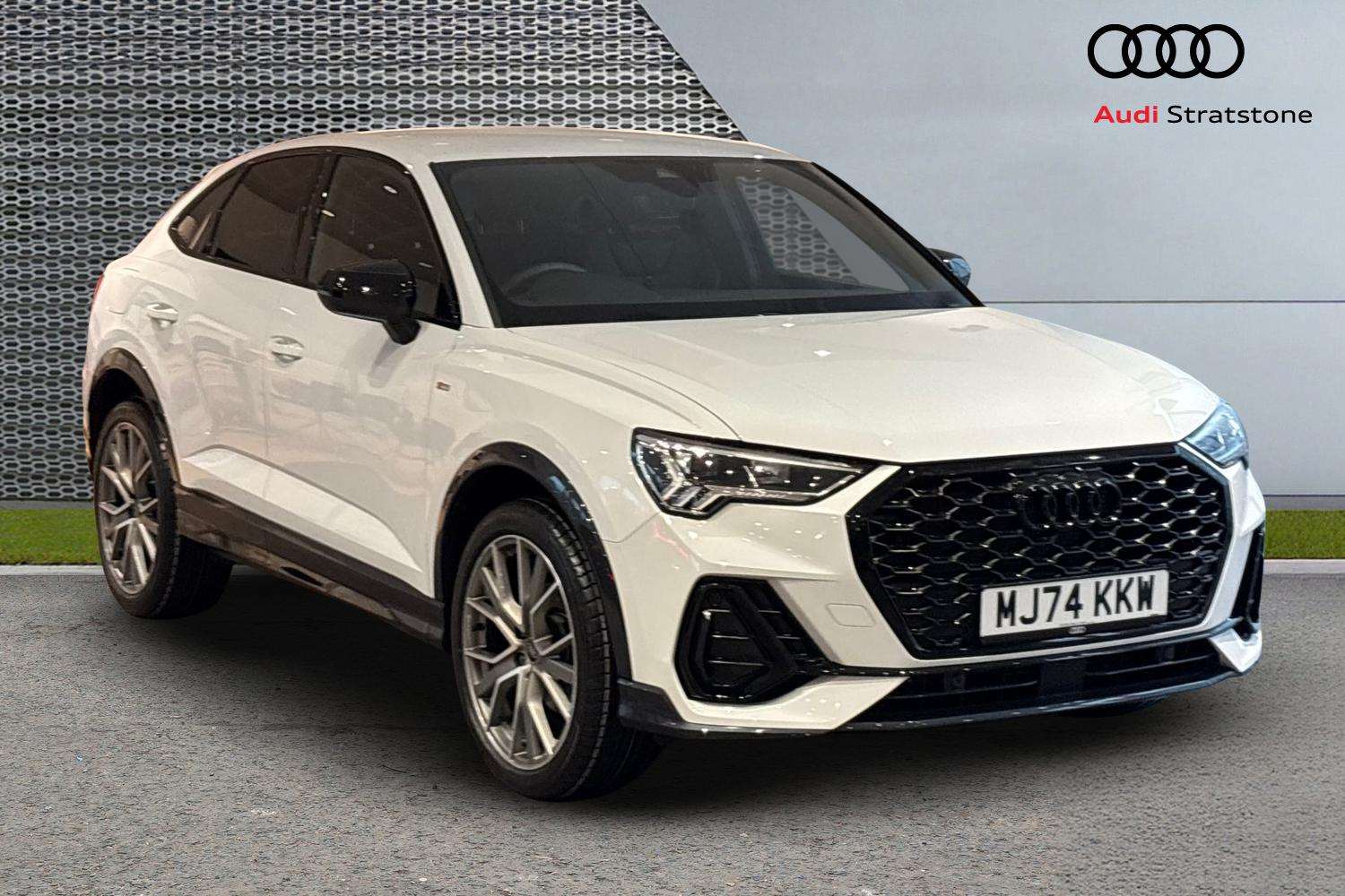 Main listing image - Audi Q3