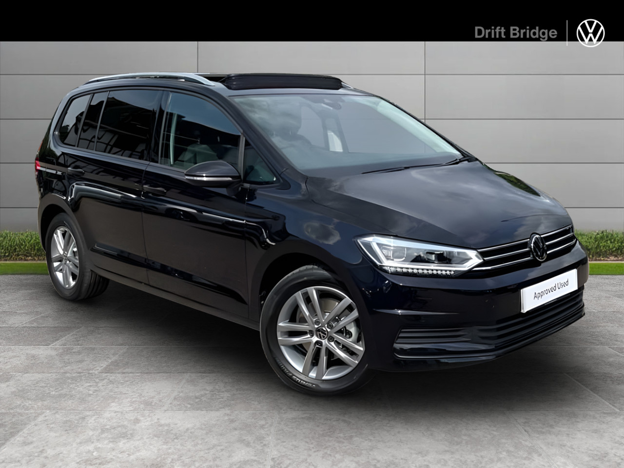 Main listing image - Volkswagen Touran