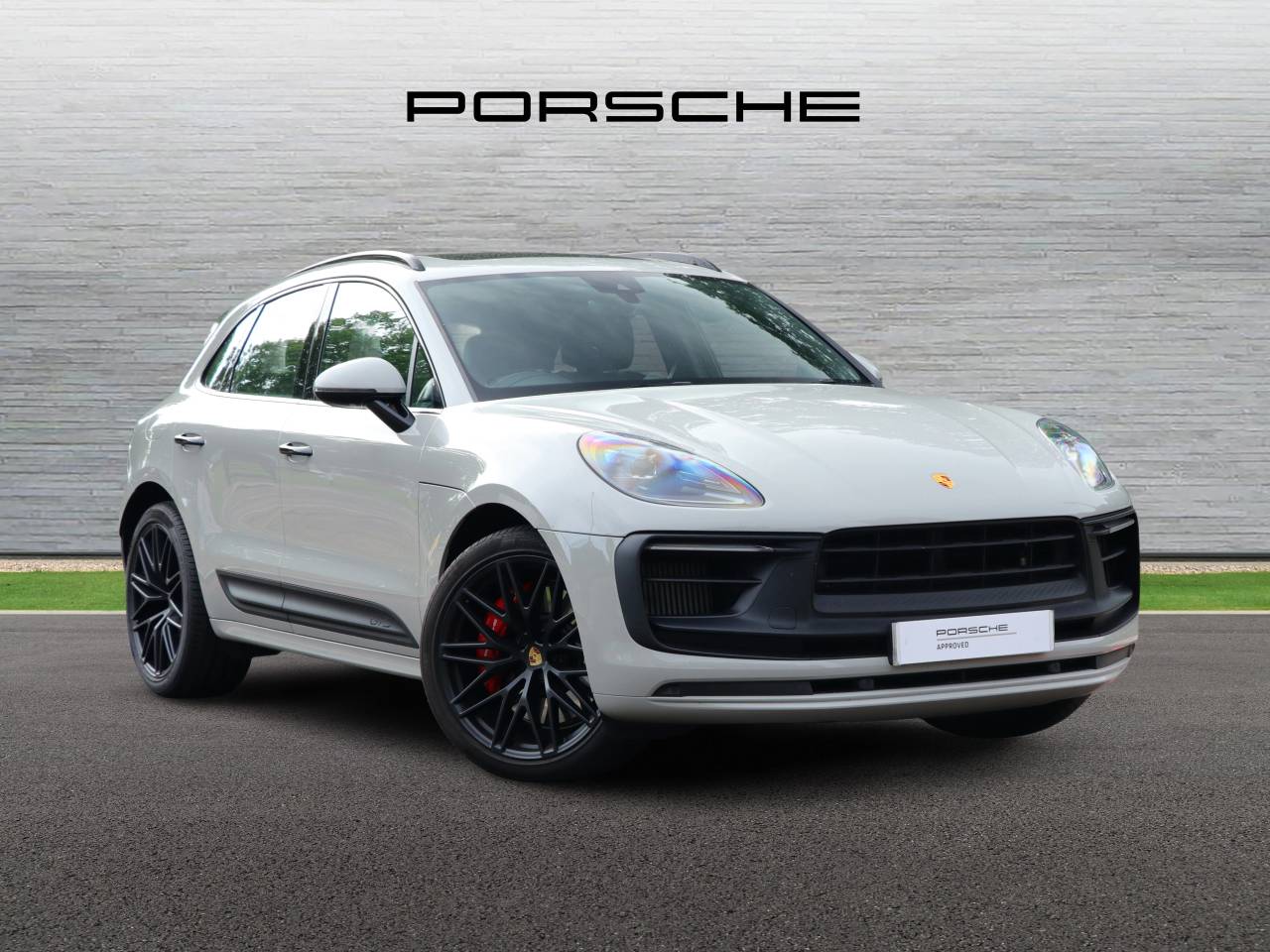 Main listing image - Porsche Macan