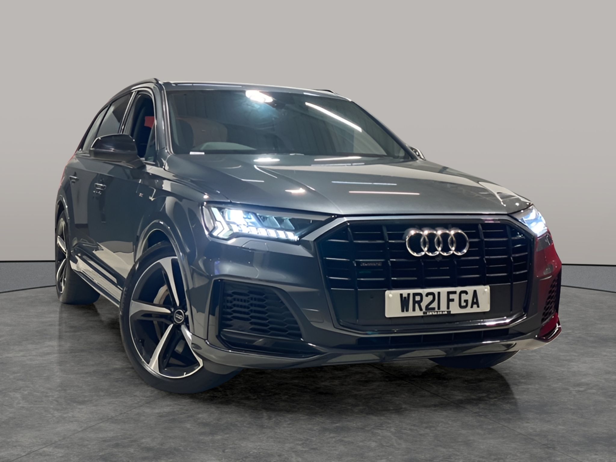 Main listing image - Audi Q7