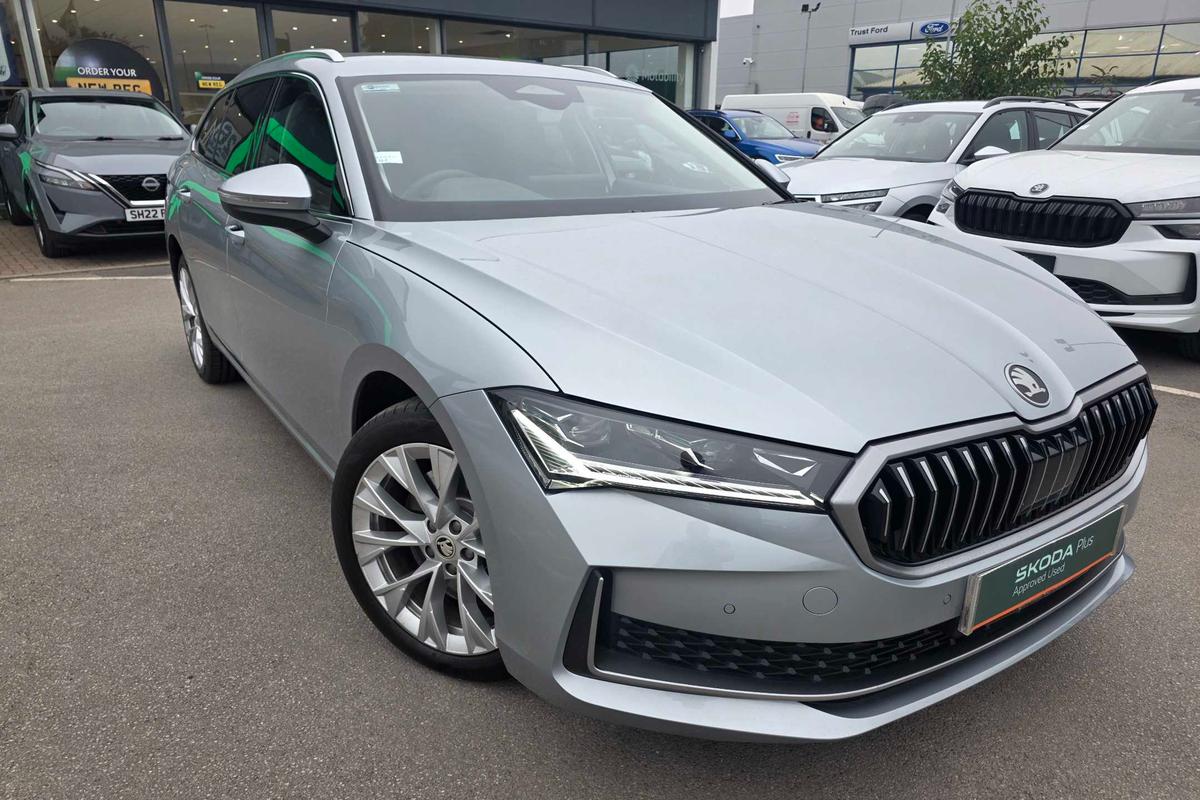 Main listing image - Skoda Superb