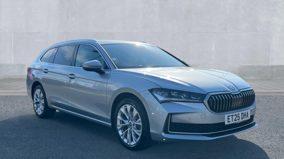 Main listing image - Skoda Superb
