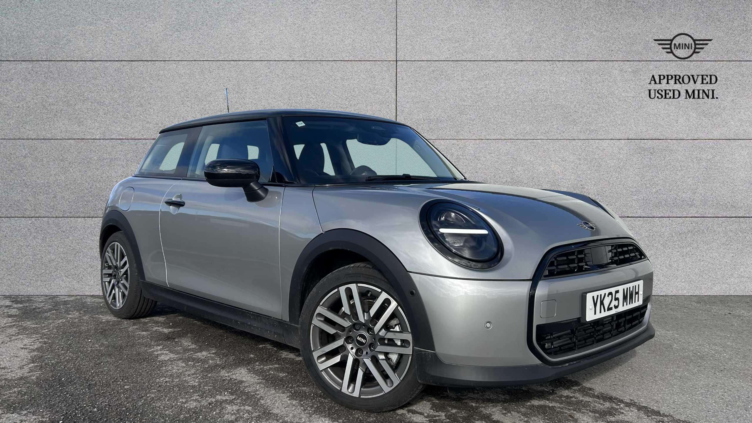 Main listing image - MINI Hatchback
