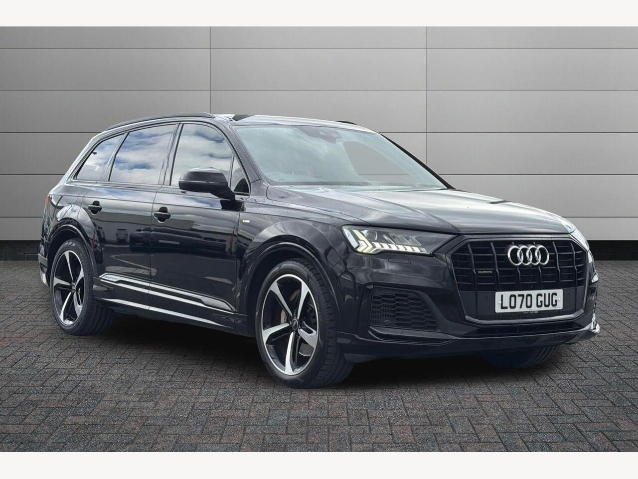 Main listing image - Audi Q7