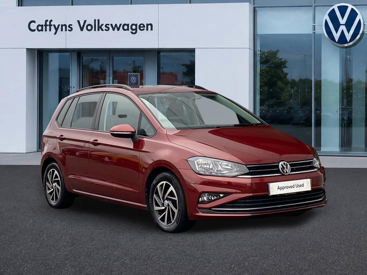 Main listing image - Volkswagen Golf SV