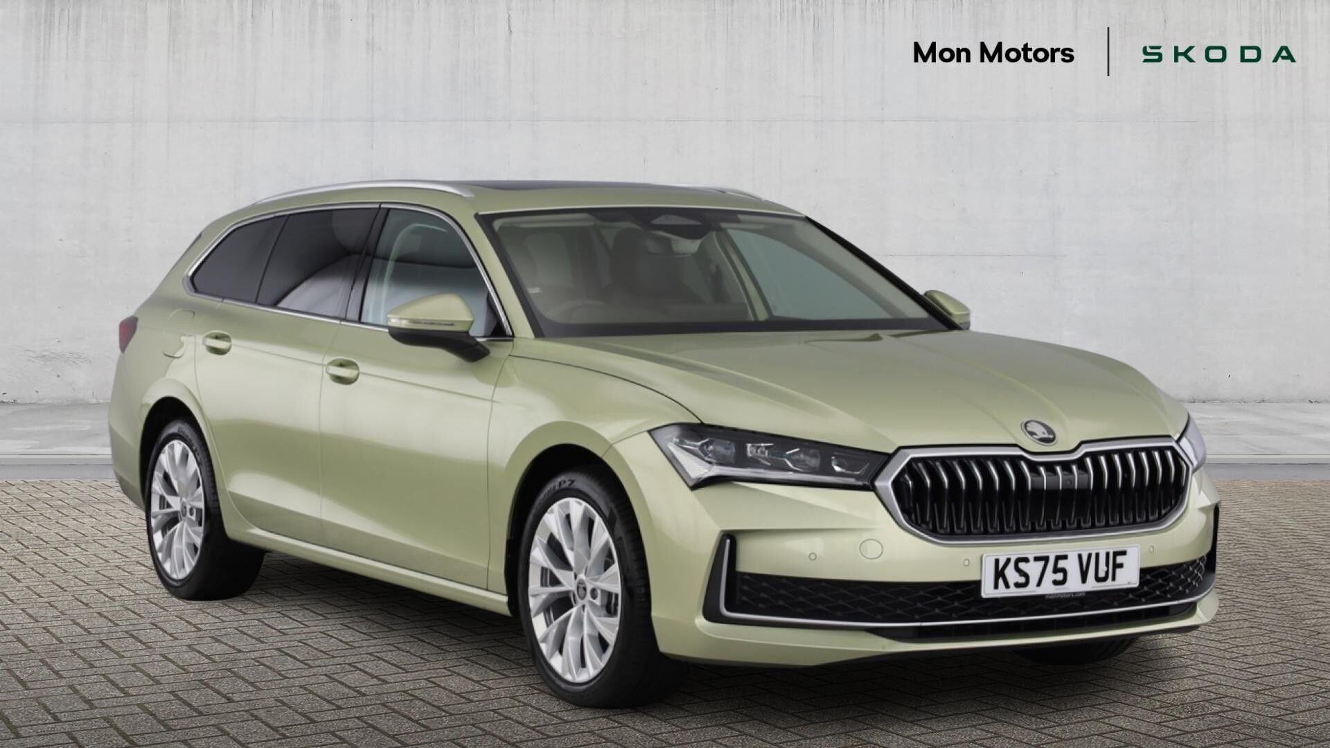 Main listing image - Skoda Superb