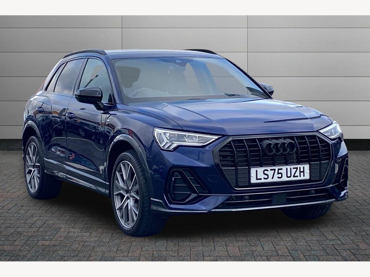 Main listing image - Audi Q3