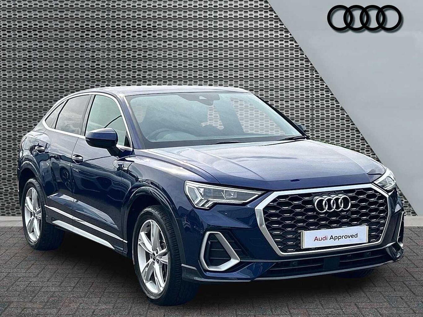 Main listing image - Audi Q3