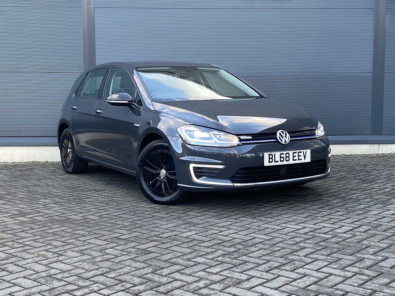 Main listing image - Volkswagen e-Golf