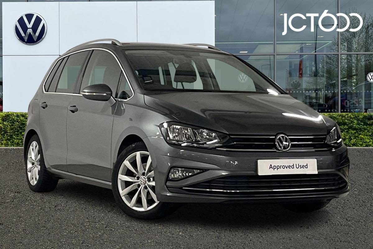 Main listing image - Volkswagen Golf SV
