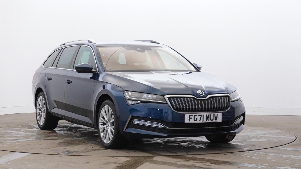 Main listing image - Skoda Superb Estate