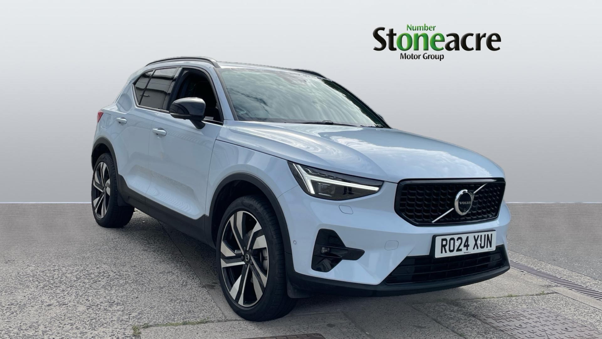 Main listing image - Volvo XC40