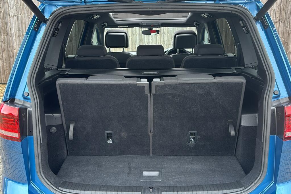 Main listing image - Volkswagen Touran