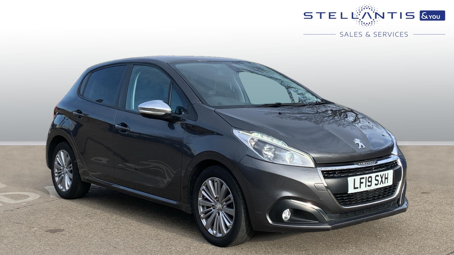 Main listing image - Peugeot 208