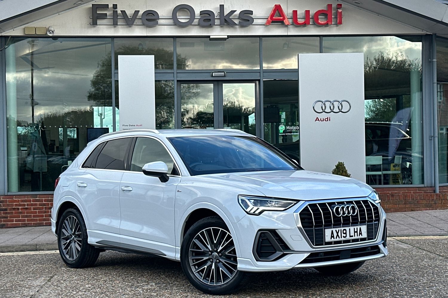 Main listing image - Audi Q3