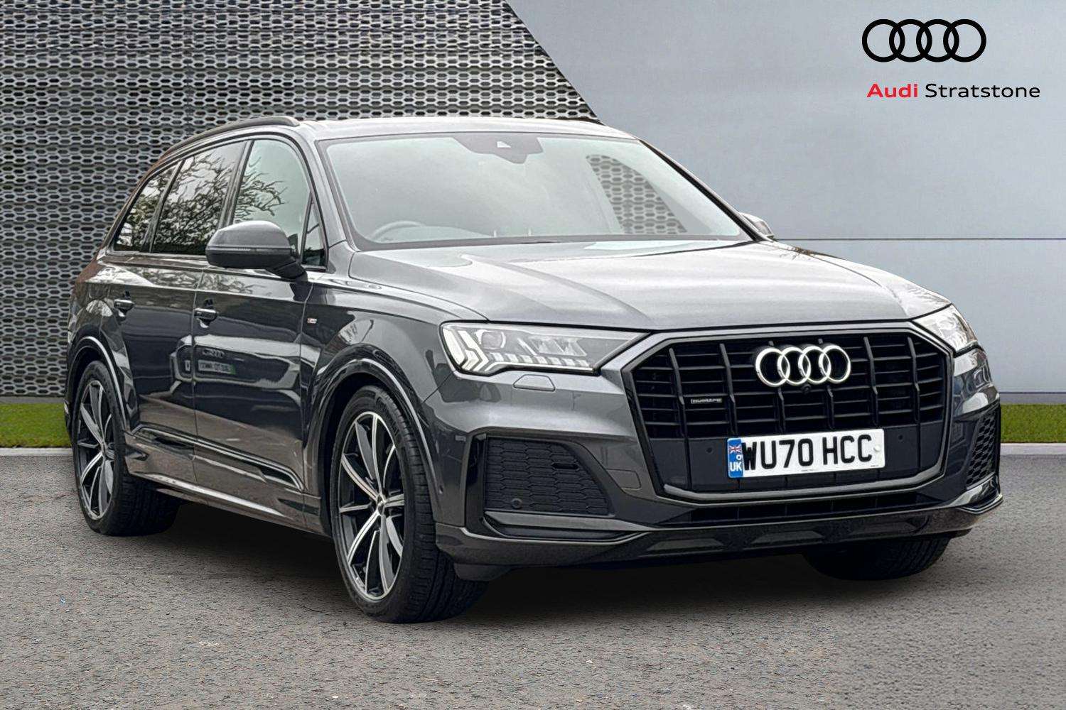 Main listing image - Audi Q7