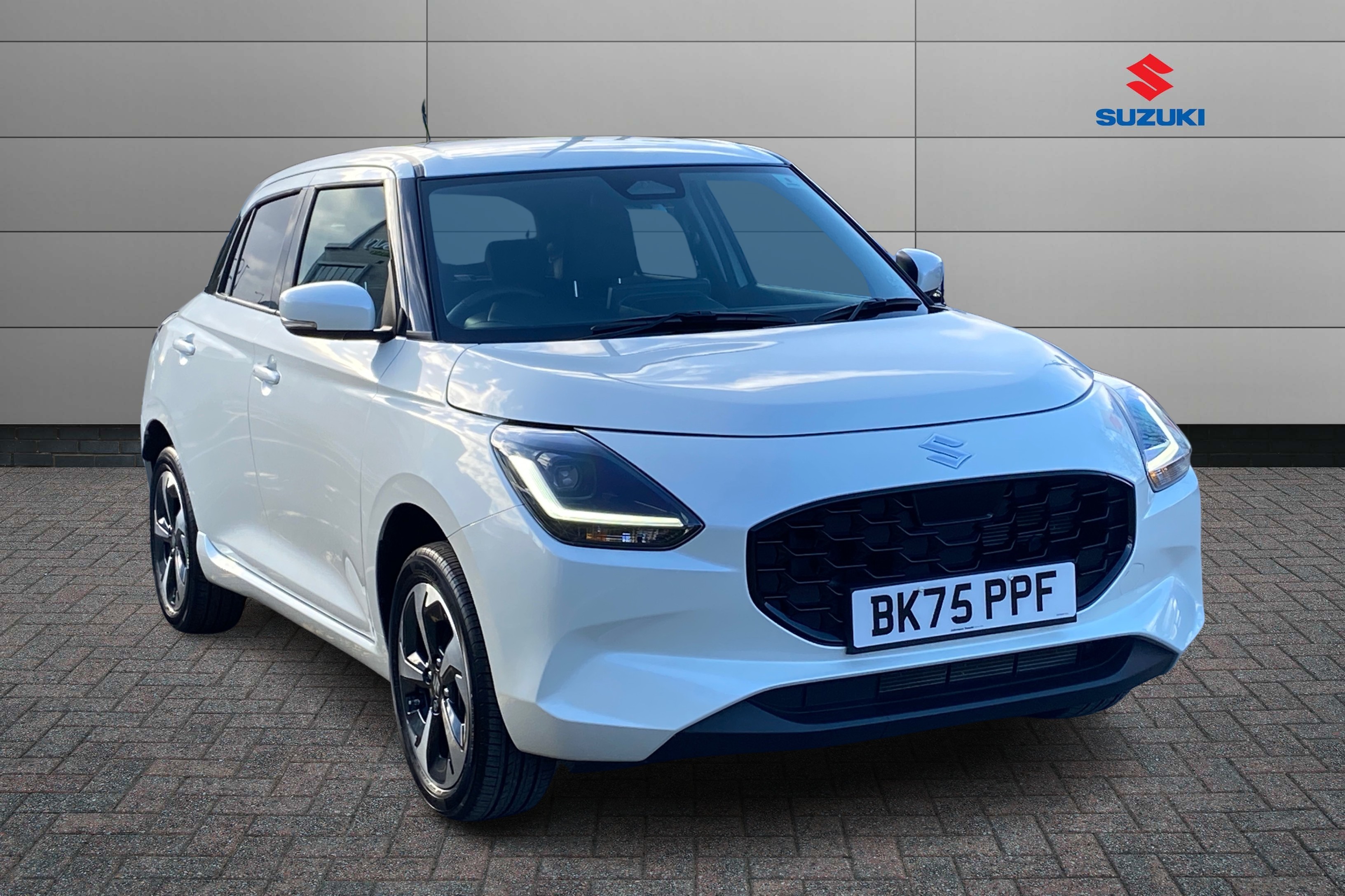 Main listing image - Suzuki Swift