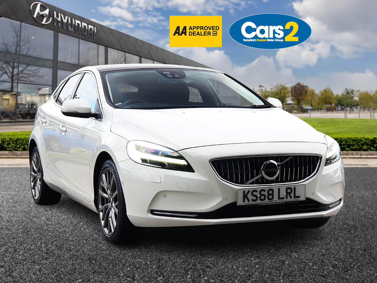 Main listing image - Volvo V40