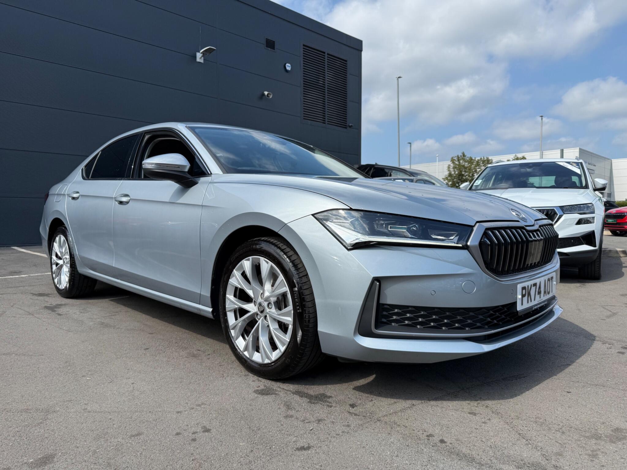 Main listing image - Skoda Superb