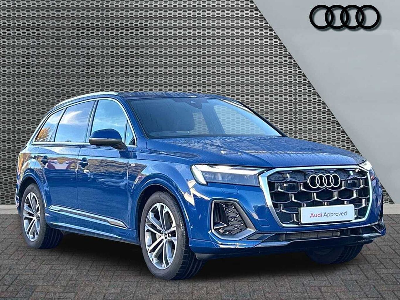 Main listing image - Audi Q7