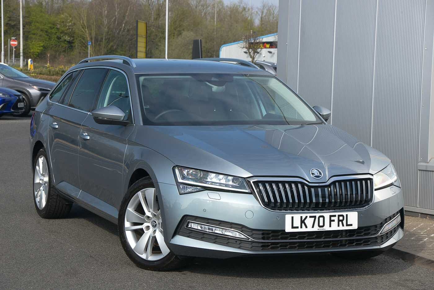 Main listing image - Skoda Superb