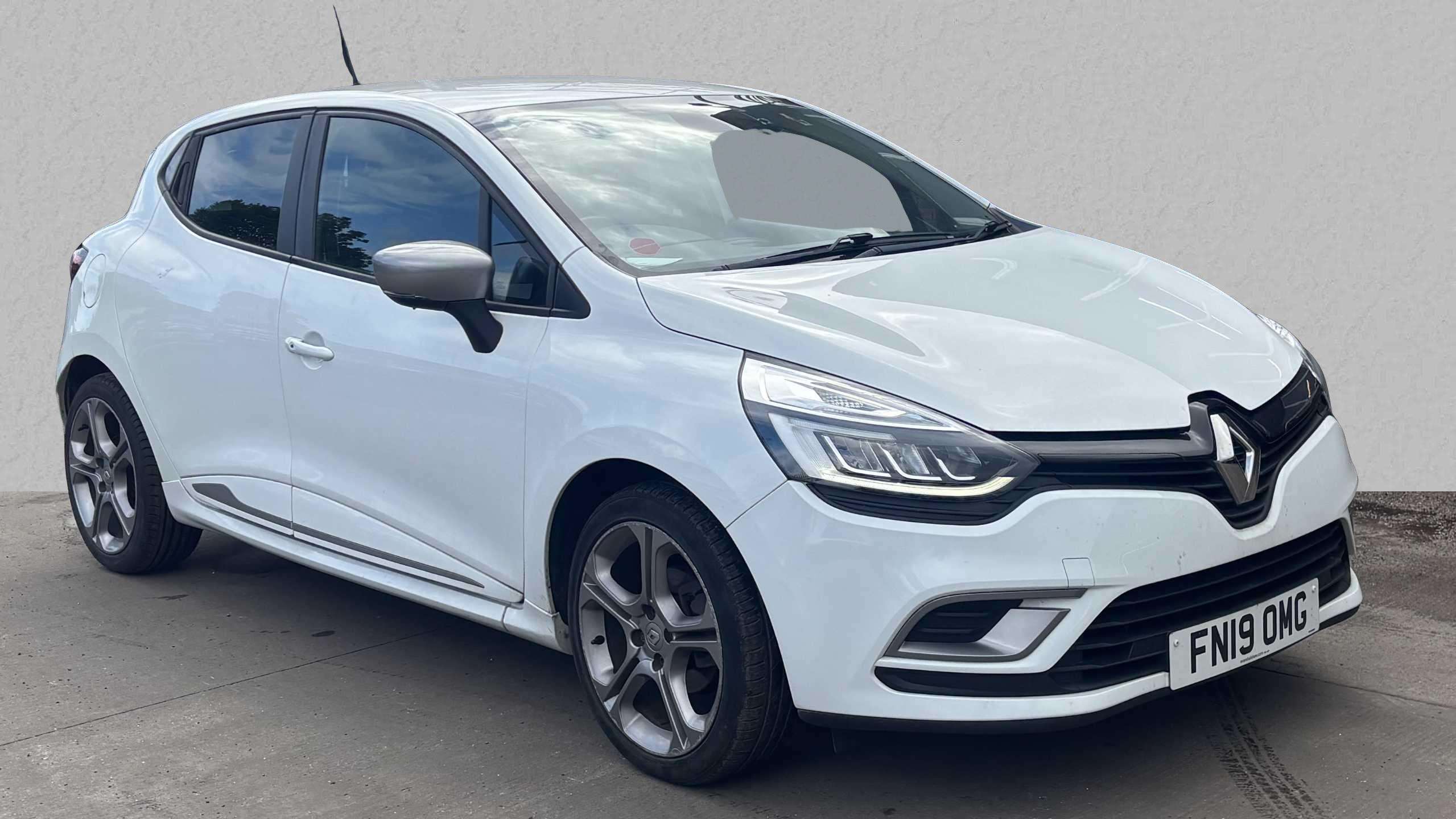 Main listing image - Renault Clio
