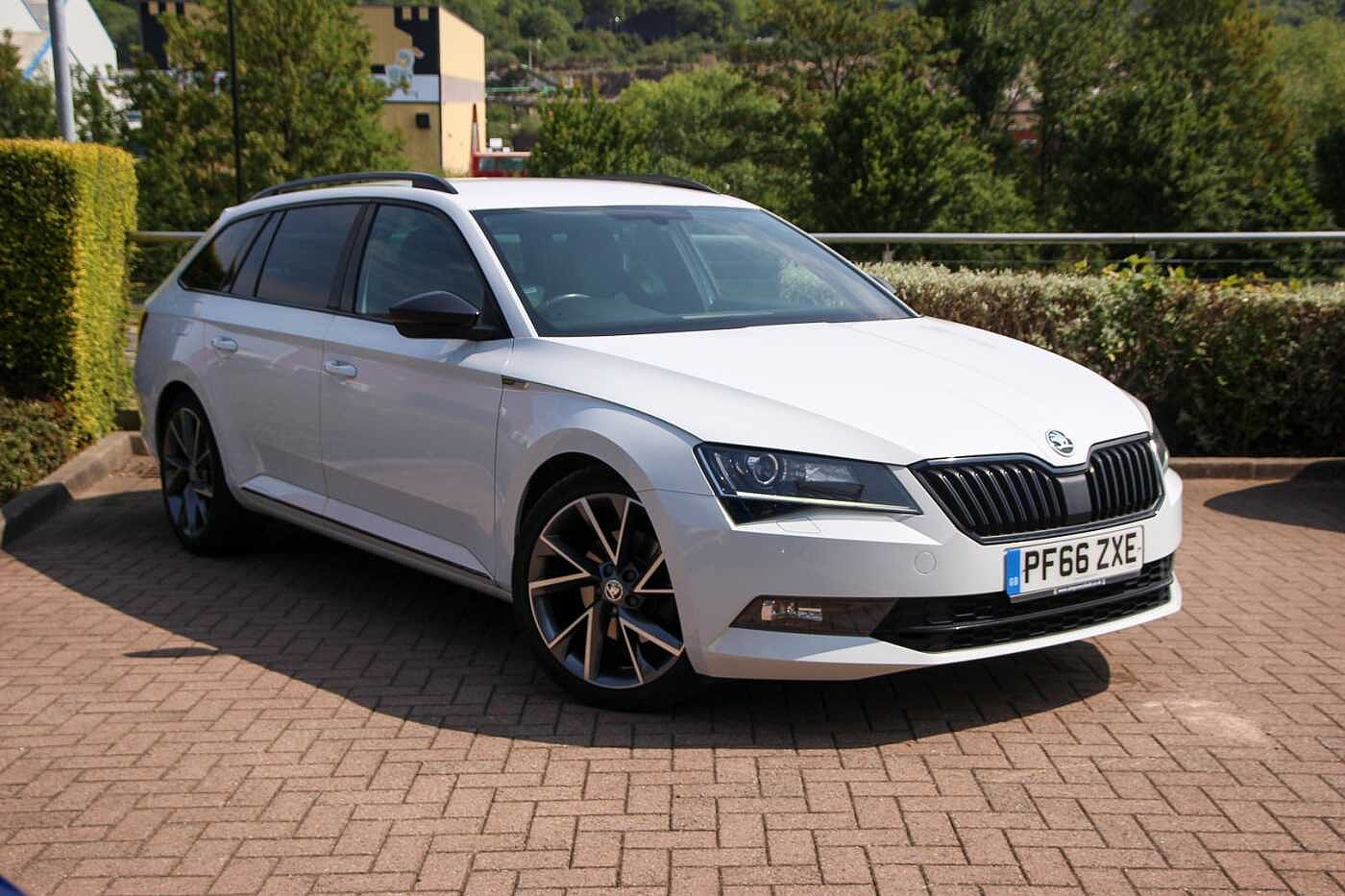Main listing image - Skoda Superb Estate