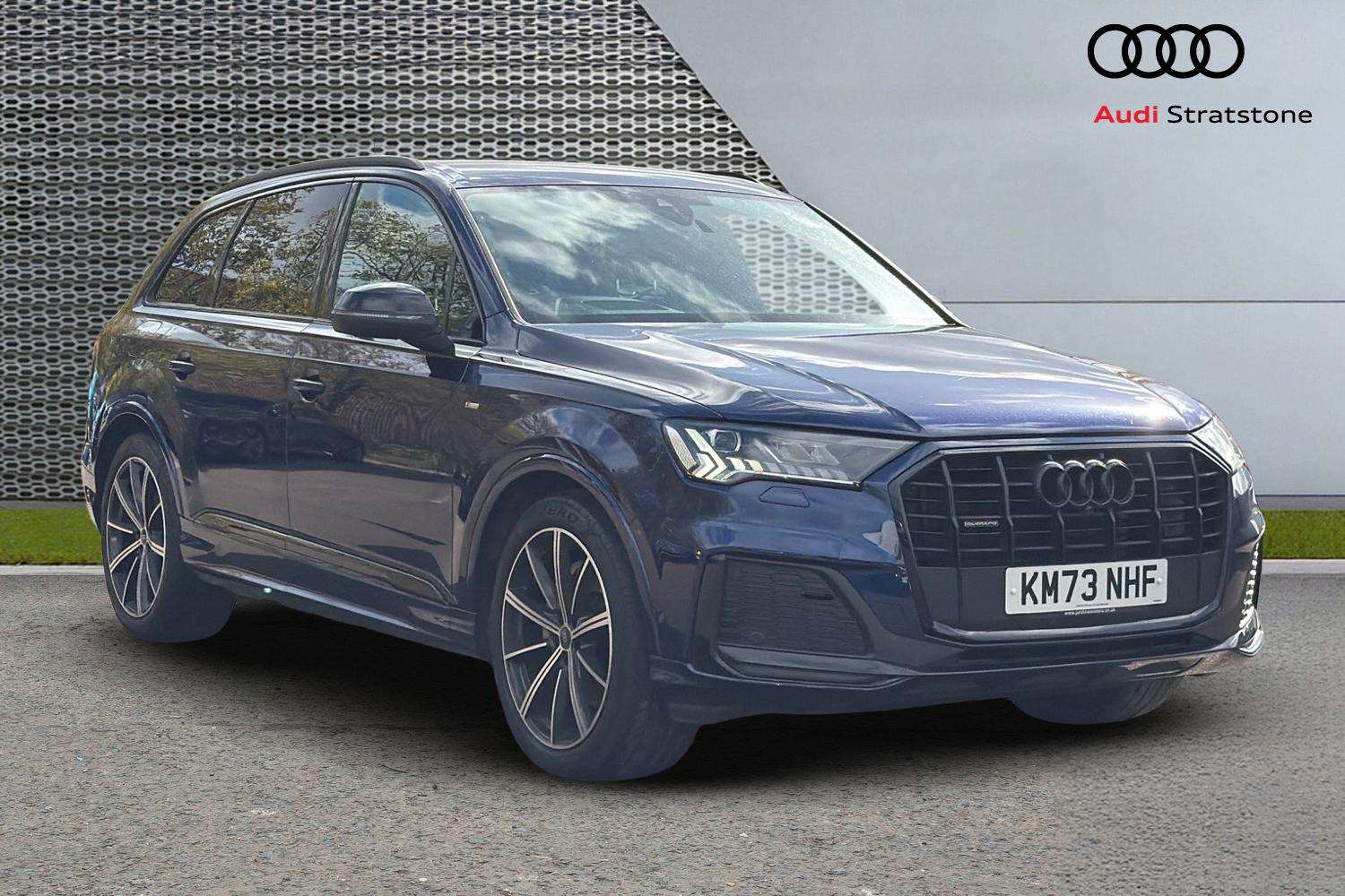 Main listing image - Audi Q7