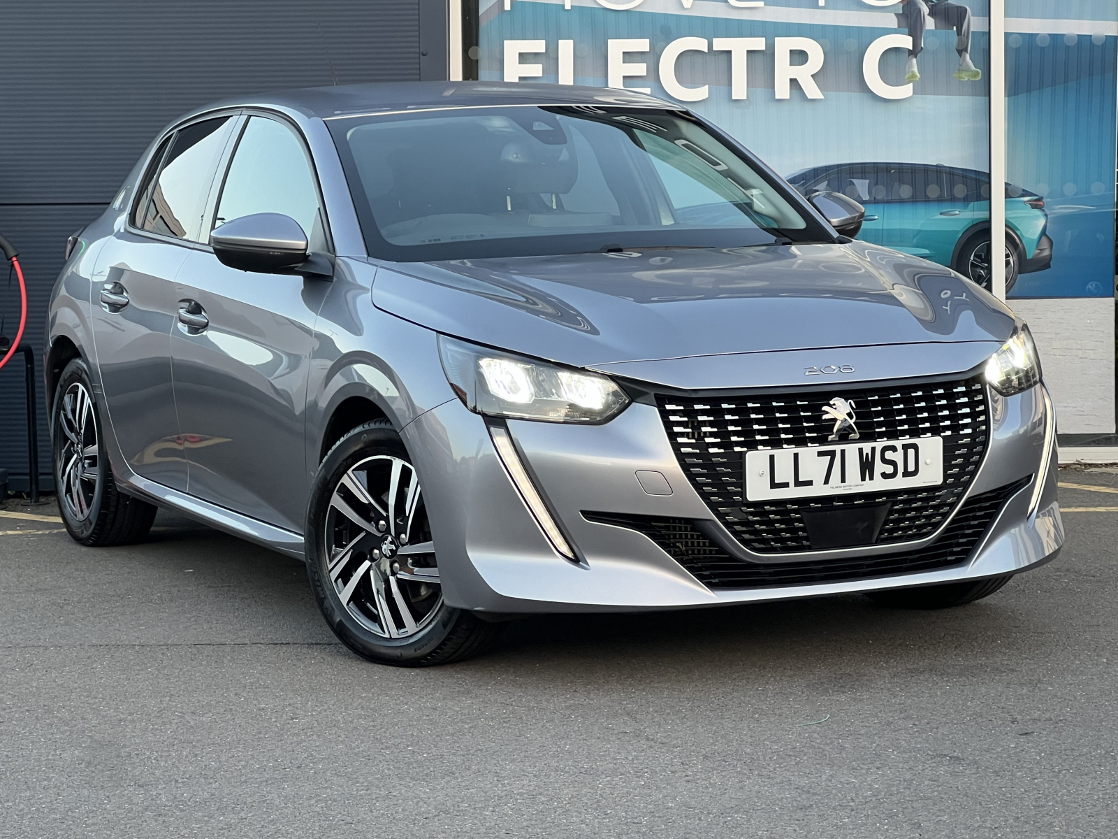 Main listing image - Peugeot 208