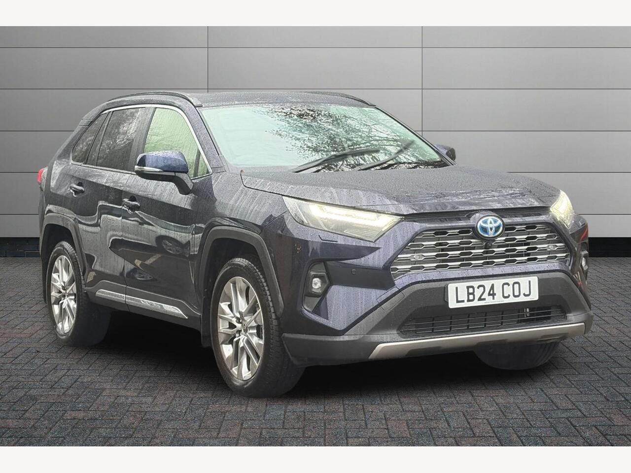 Main listing image - Toyota RAV4