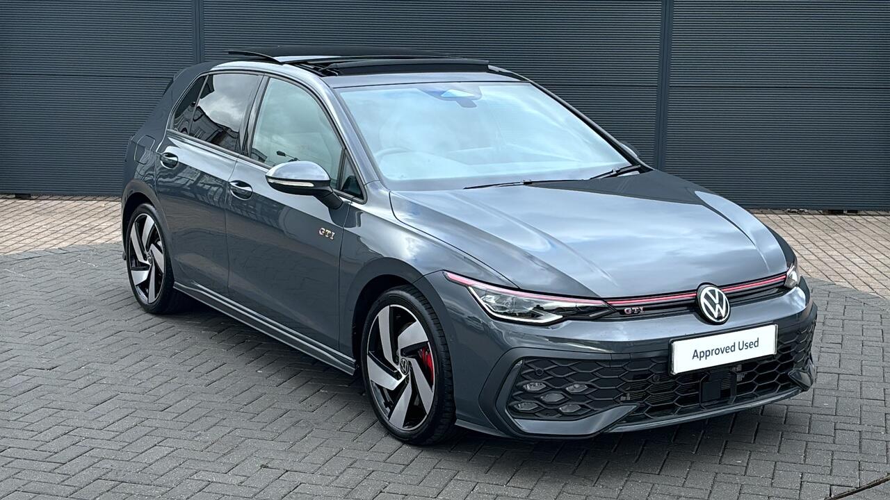 Main listing image - Volkswagen Golf