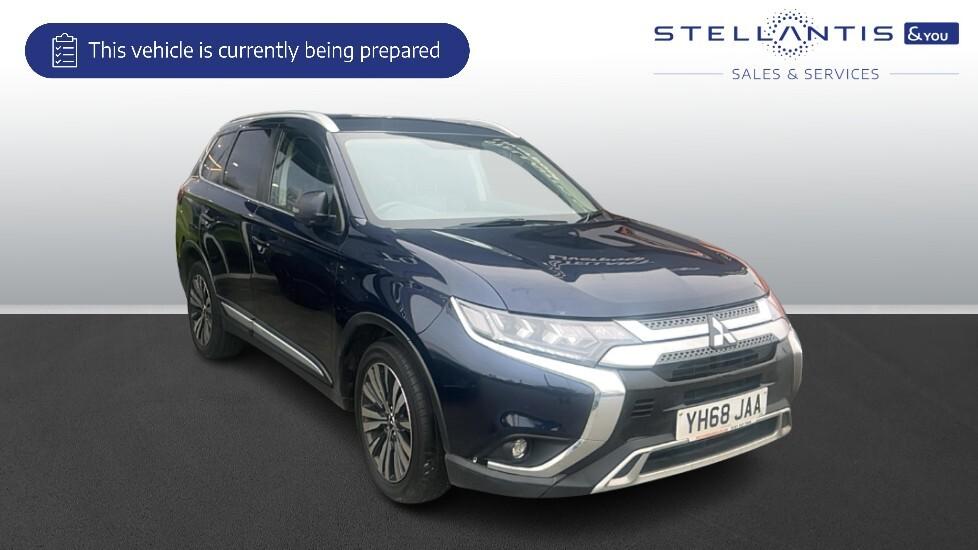 Main listing image - Mitsubishi Outlander