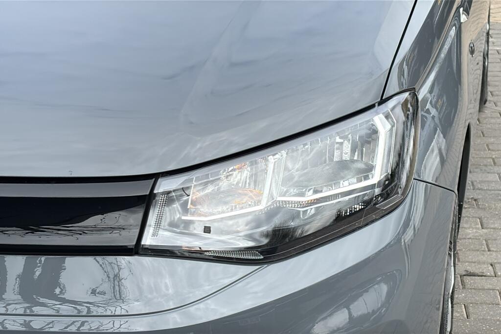 Main listing image - Volkswagen Caddy Maxi