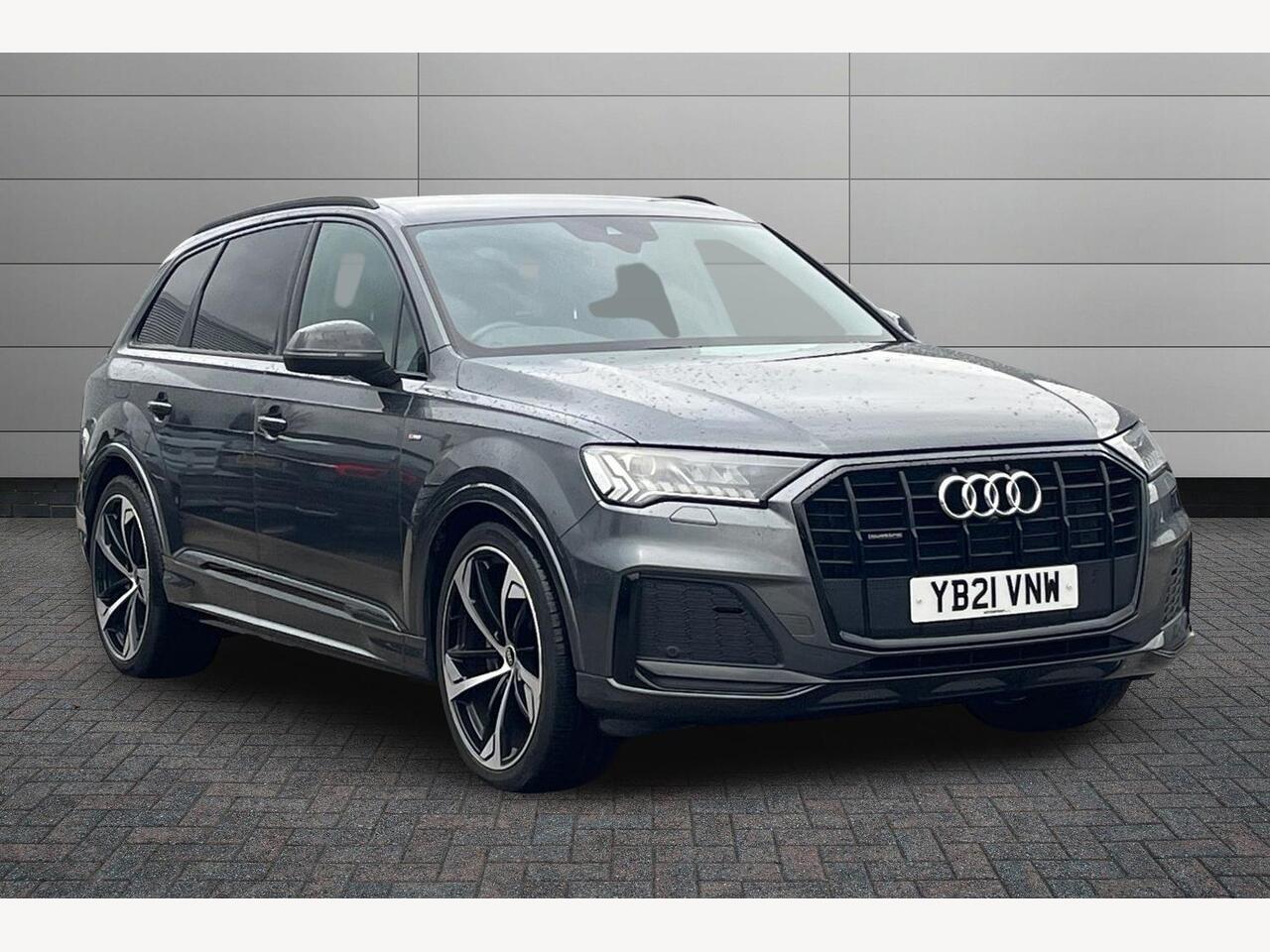 Main listing image - Audi Q7