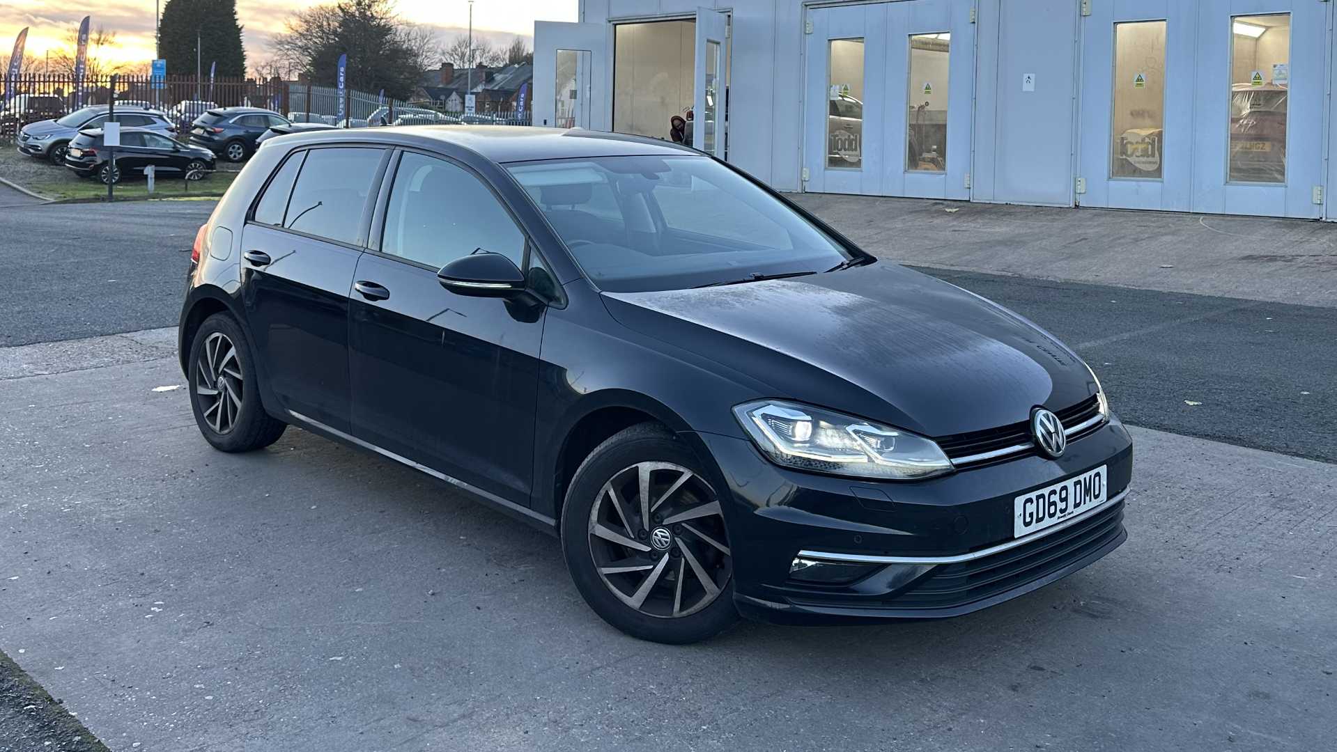 Main listing image - Volkswagen Golf