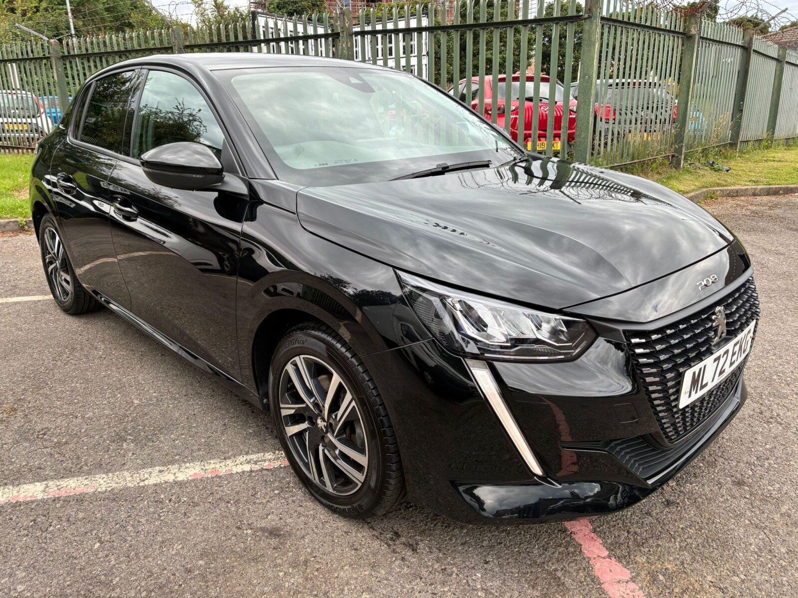 Main listing image - Peugeot 208