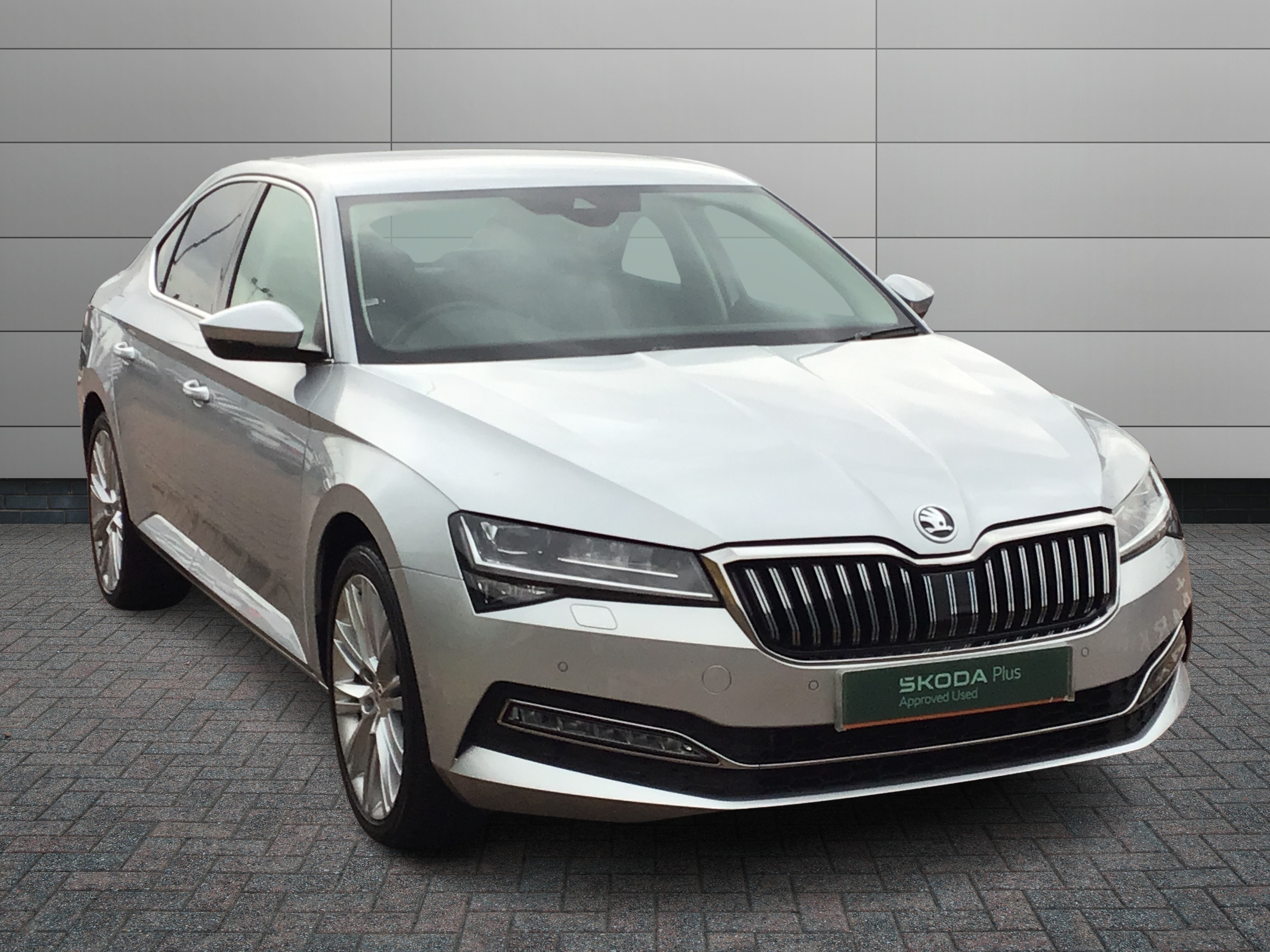 Main listing image - Skoda Superb