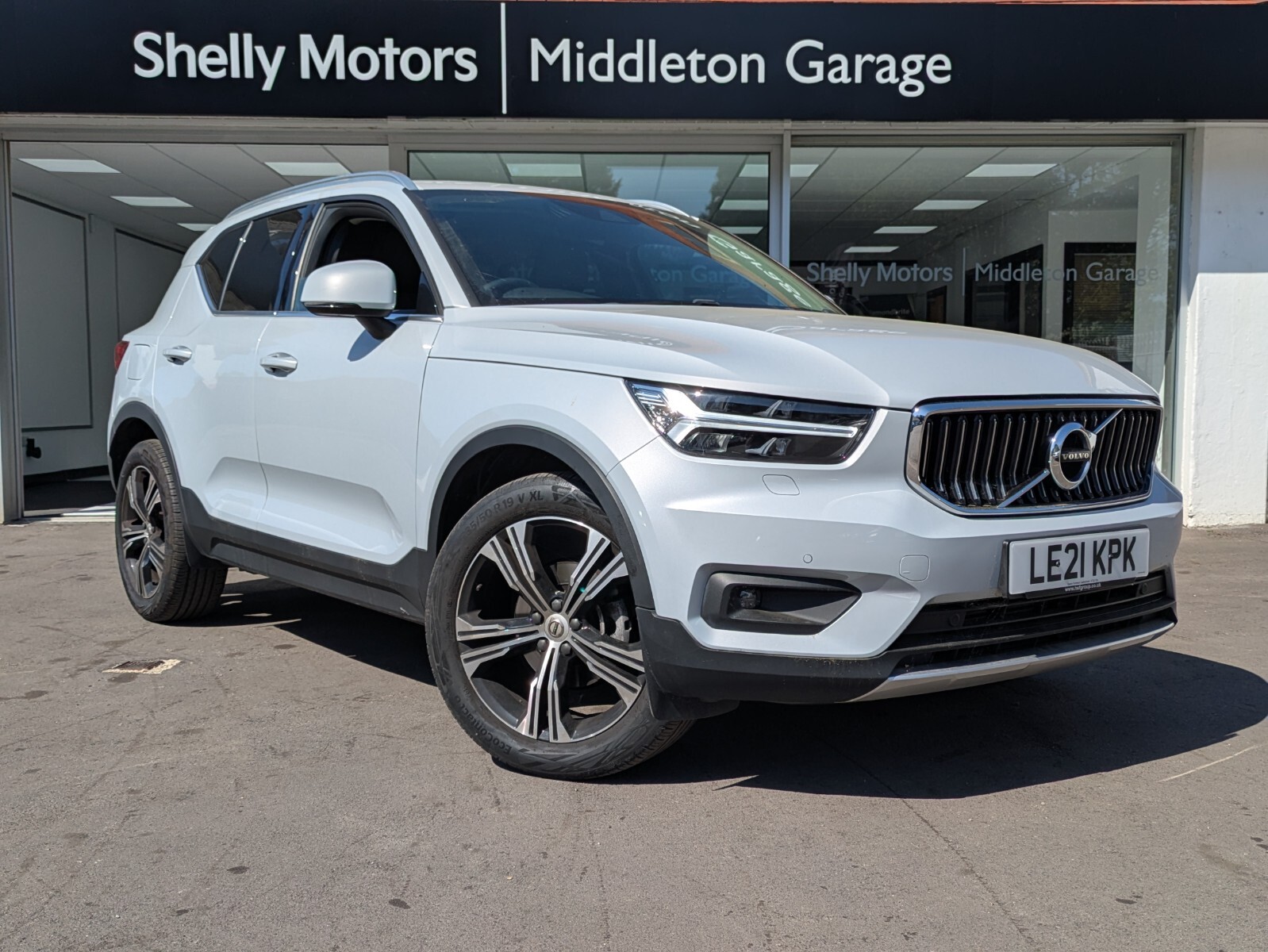 Main listing image - Volvo XC40