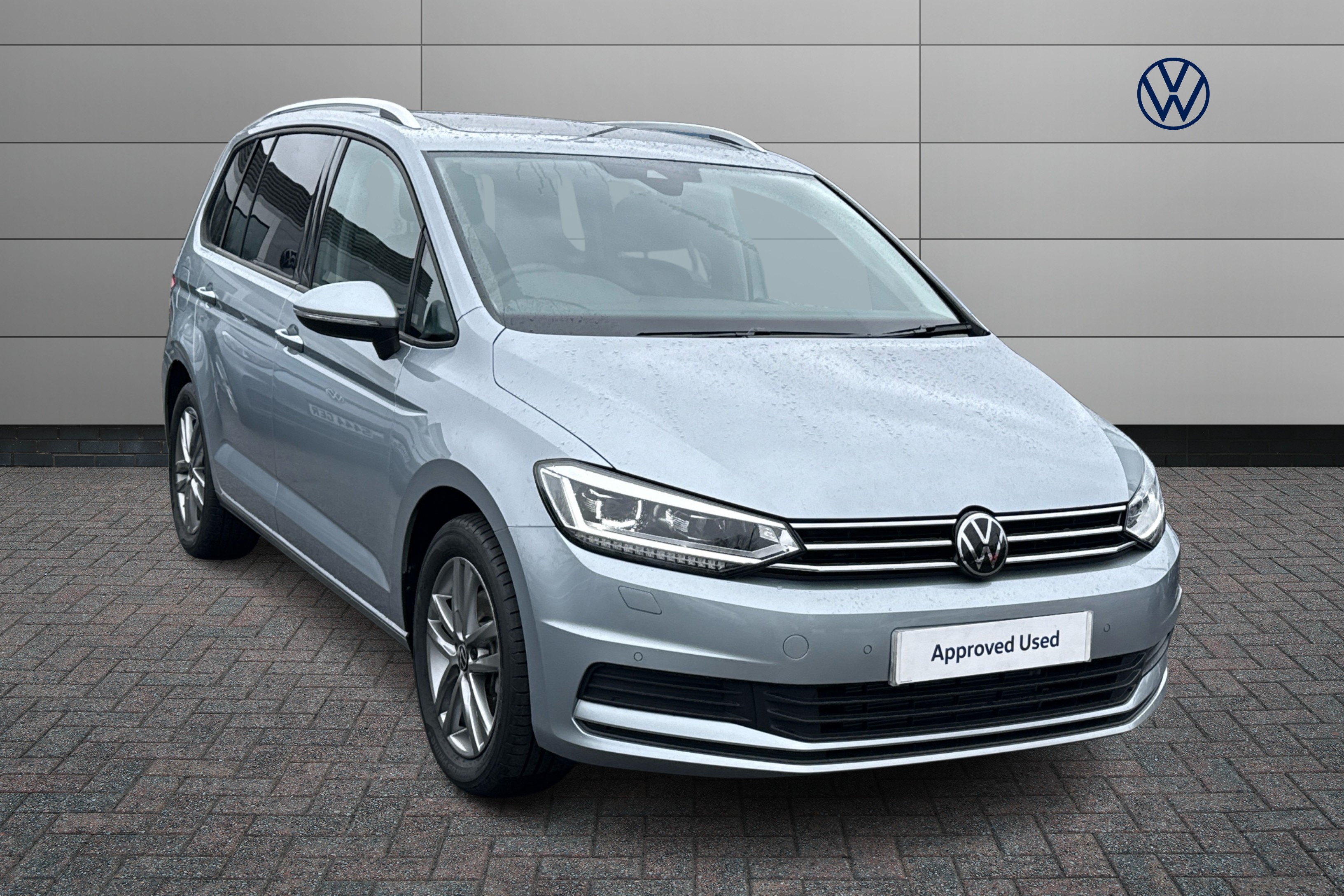 Main listing image - Volkswagen Touran