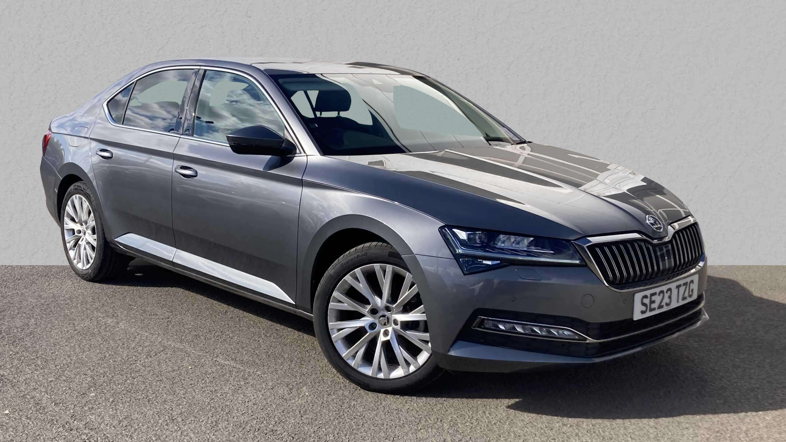 Main listing image - Skoda Superb