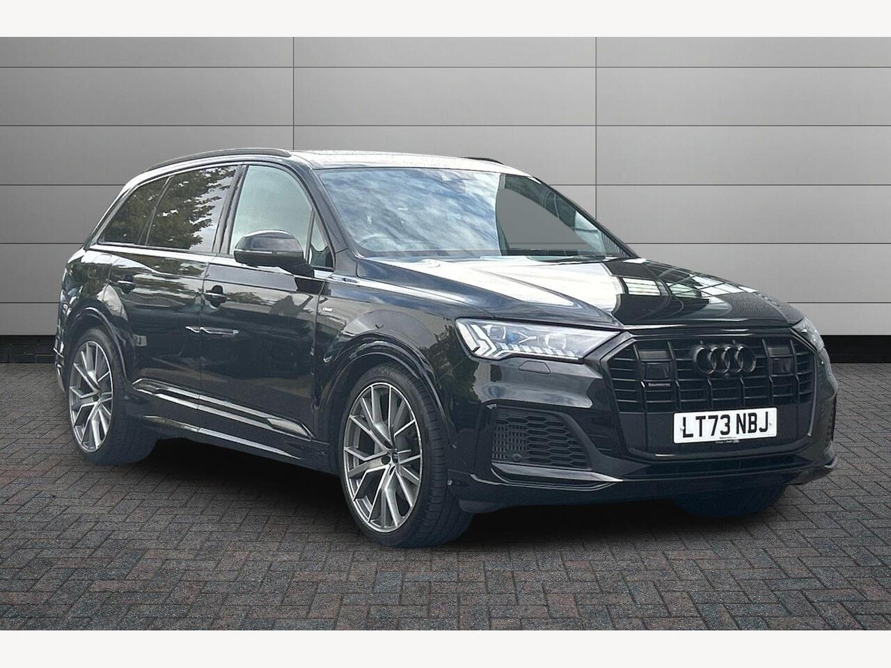 Main listing image - Audi Q7