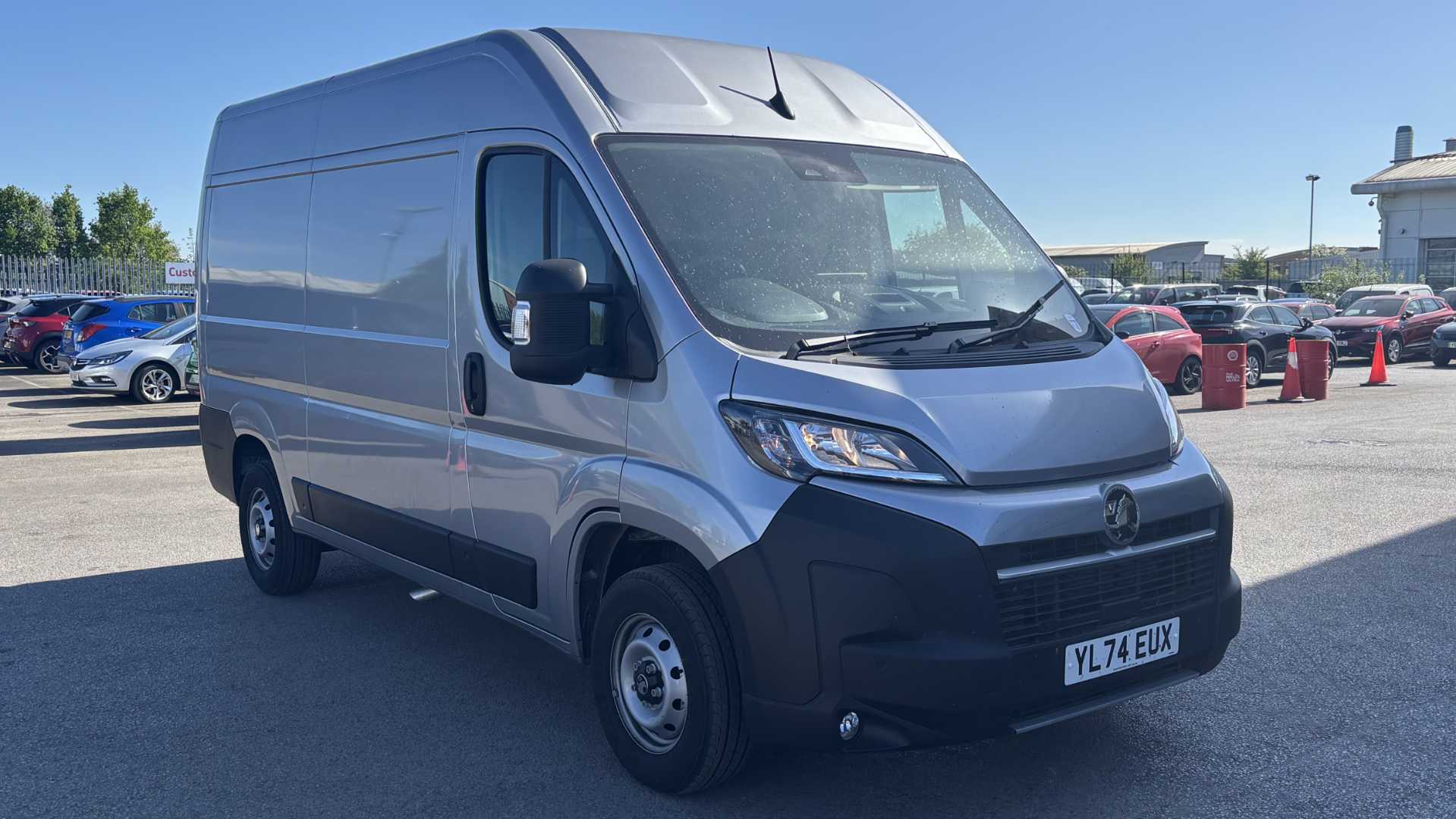 Main listing image - Vauxhall Movano