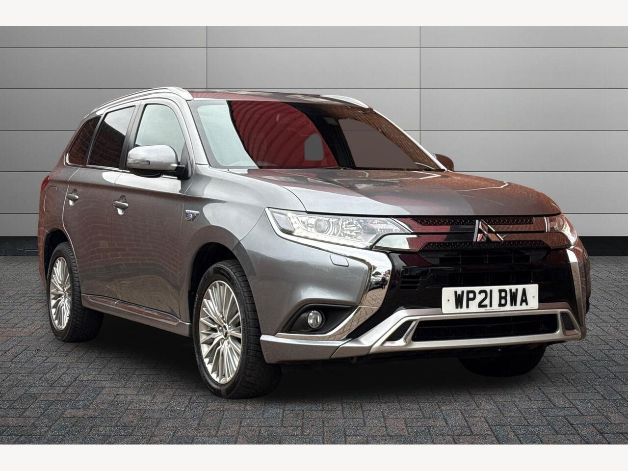 Main listing image - Mitsubishi Outlander