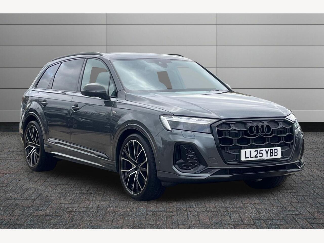 Main listing image - Audi Q7