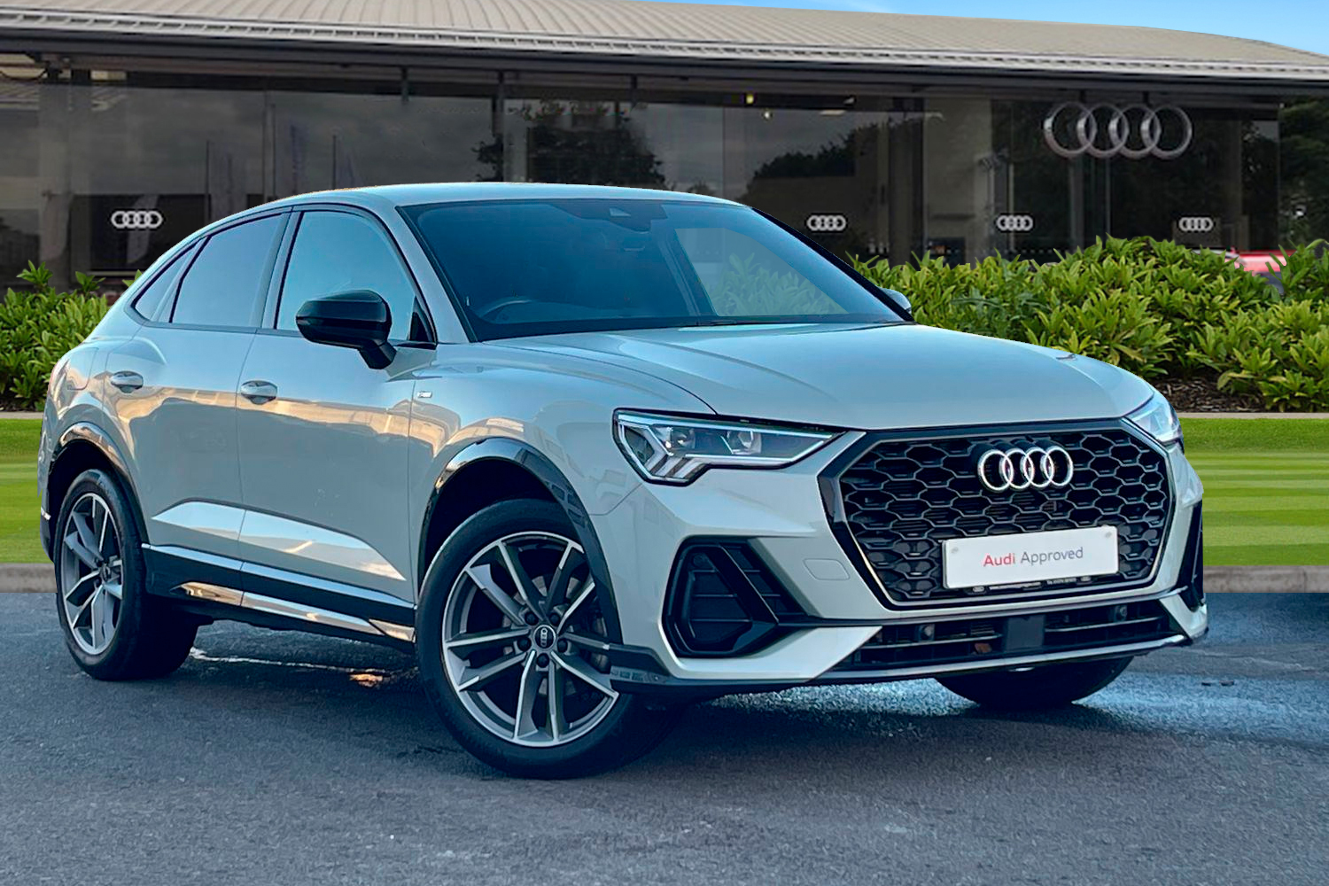 Main listing image - Audi Q3