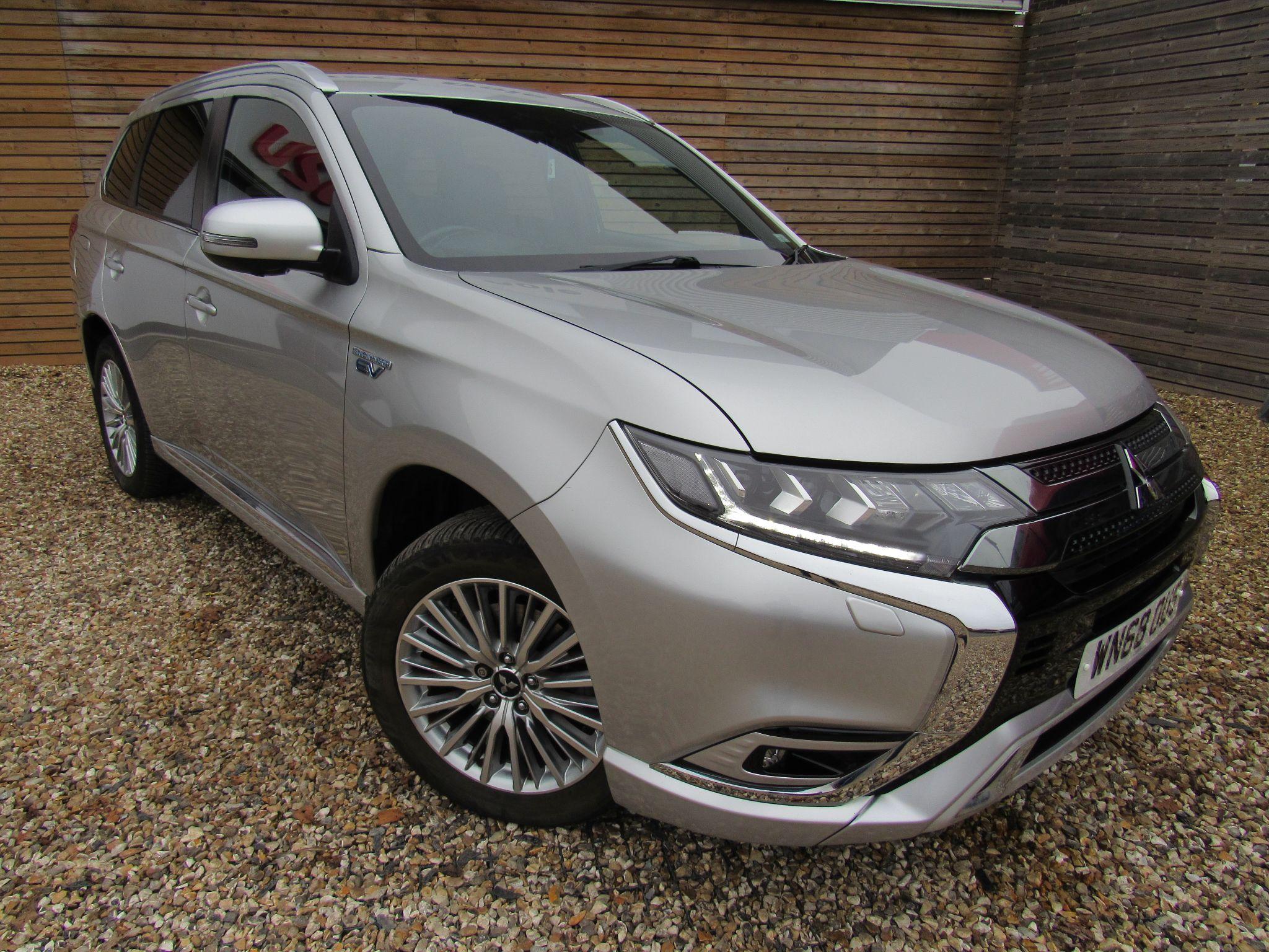 Main listing image - Mitsubishi Outlander