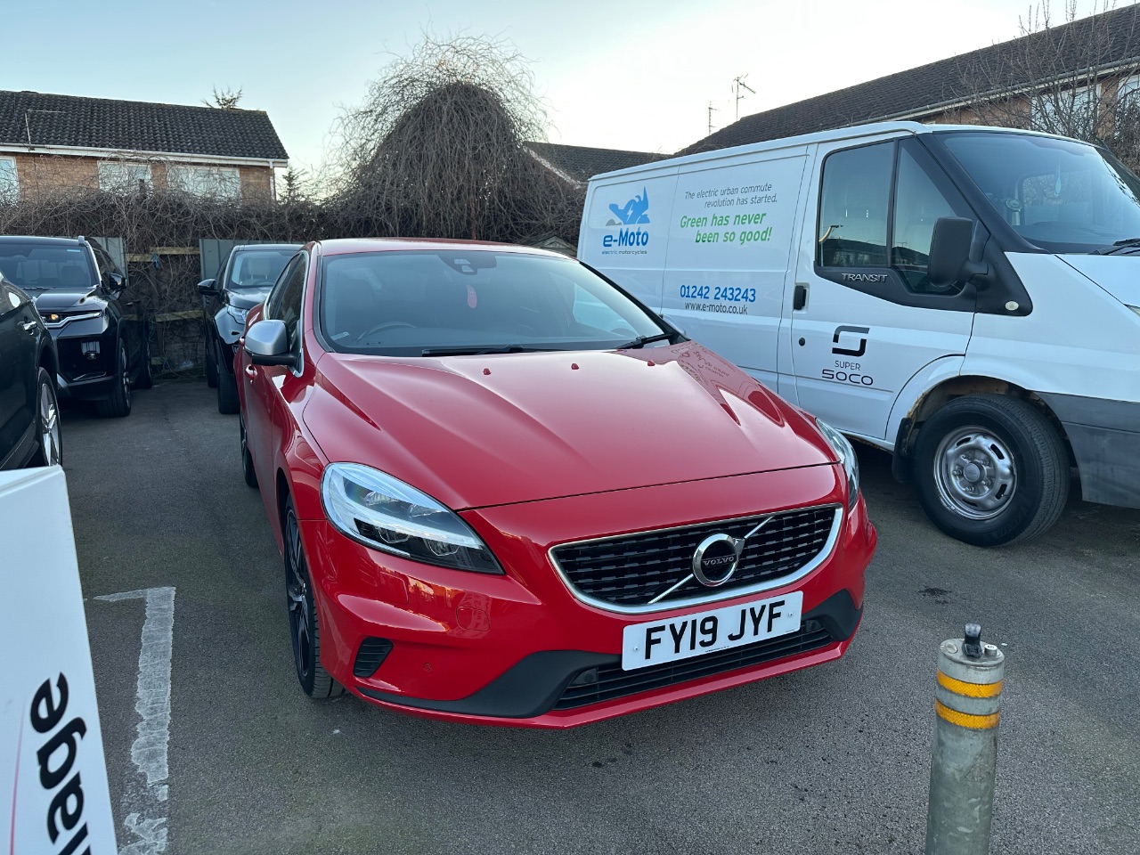 Main listing image - Volvo V40